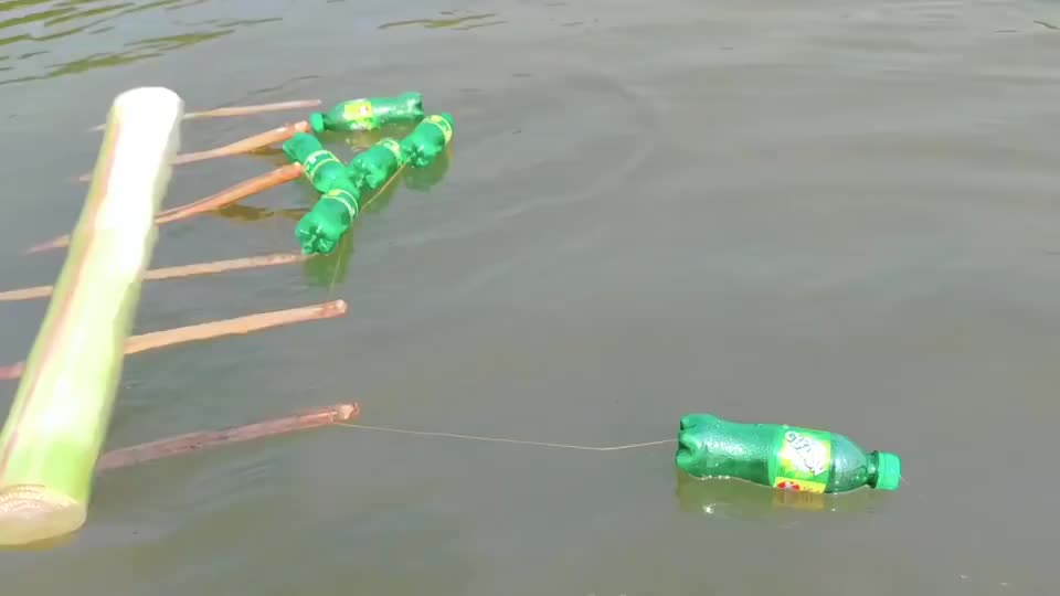 "塑料瓶"化身捕鱼神器,鱼儿纷纷"落网",这下可赚翻了