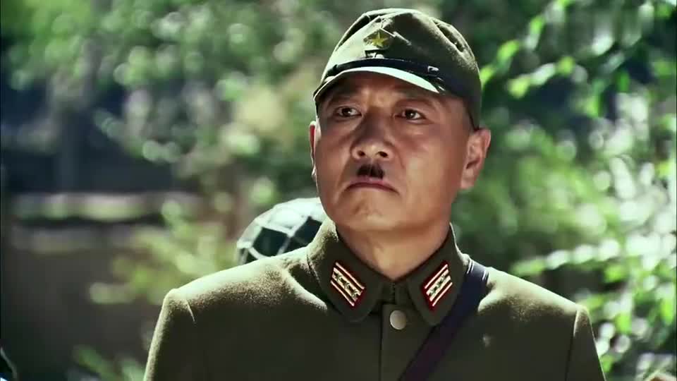 女兵假装出来投降,一飞刀直插鬼子大佐喉咙,赚大了