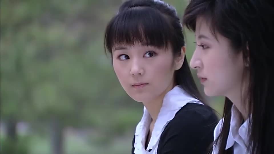 毕业后叶蕾和田丽敞开心怀谈话两人终于冰释前嫌