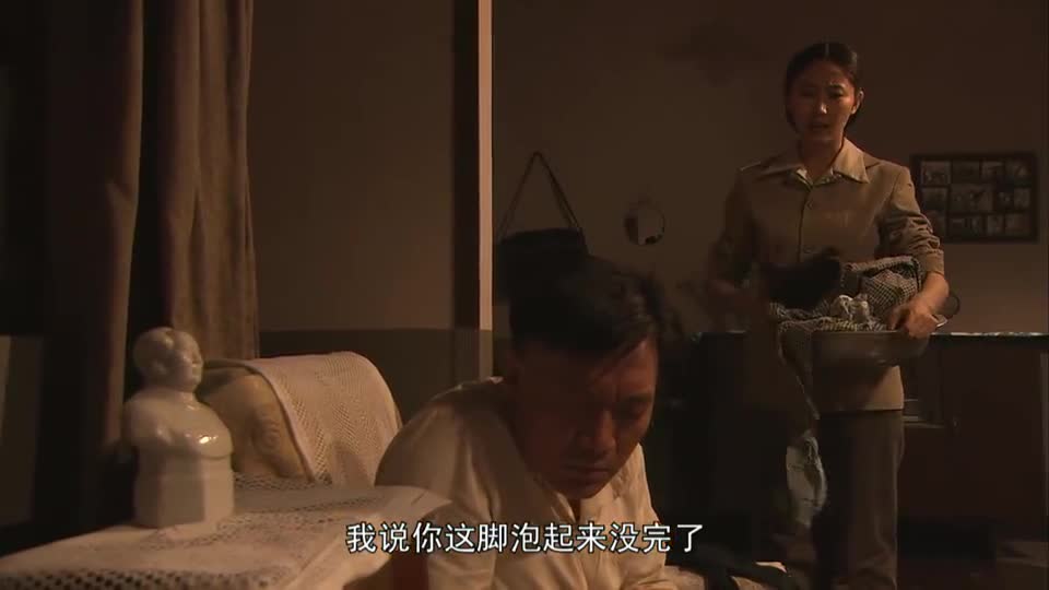 人是铁饭是钢丁秋楠埋怨崔大可不知道帮她干点活