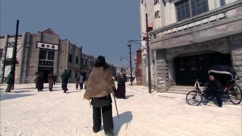 青岛往事满仓初到青岛小小的他人生地不熟只能边要饭边找人