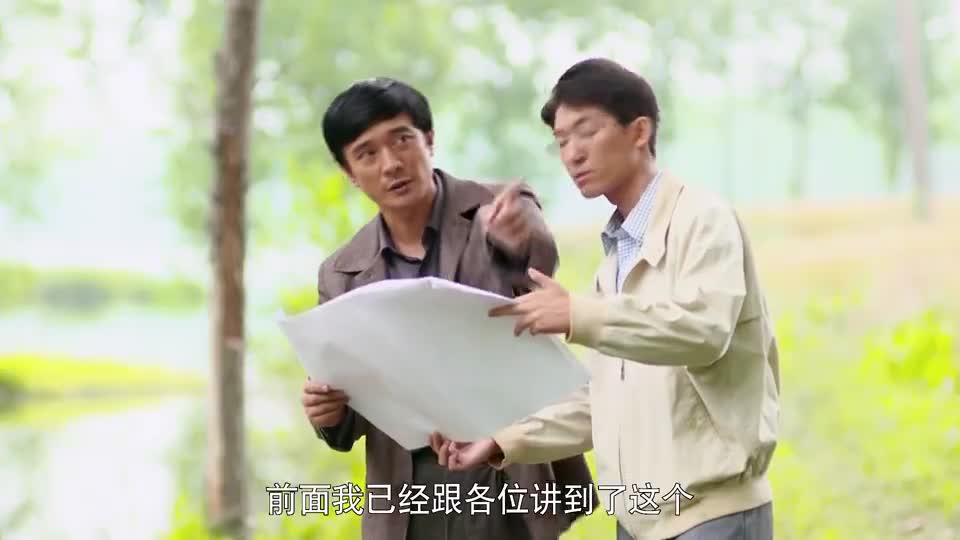 俺娘田小草大龙在外面捡瓶子的时候正好被小草给看见的