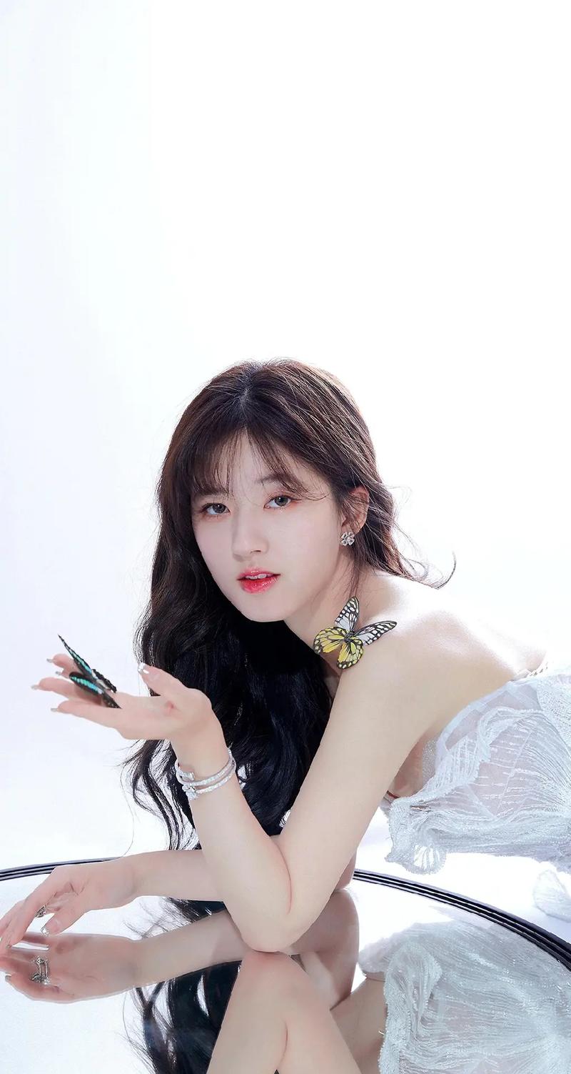 太甜了!赵露思作为巴黎奥运火炬手,传递奥运圣火!