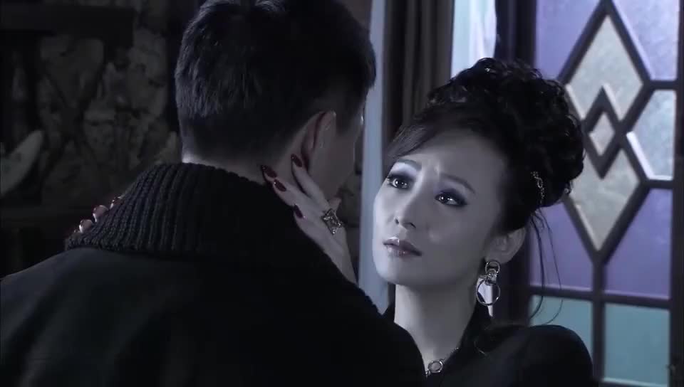 桔子向燕双鹰表达爱慕之情小锦娣不高兴了转身就跑