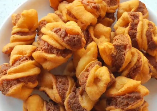 面粉新做法切一切拧一拧香甜酥脆孩子超喜欢的小零食