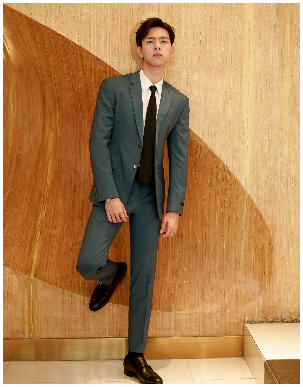 李现西装霸道总裁写真曝光,高冷霸道的气质,真是让人难以抵抗