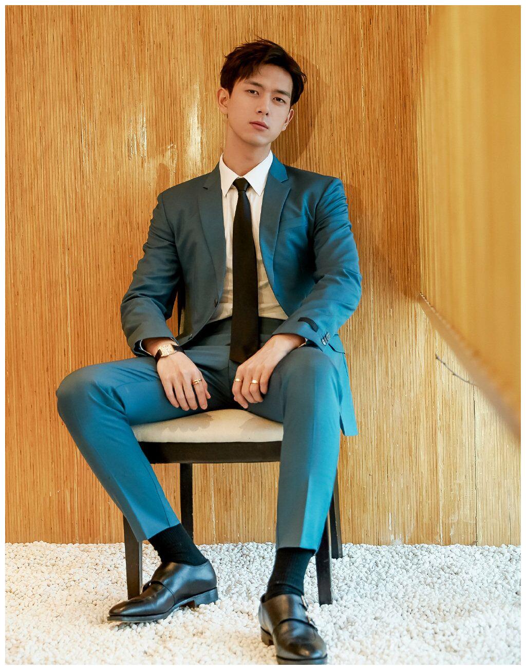 李现西装霸道总裁写真曝光,高冷霸道的气质,真是让人难以抵抗