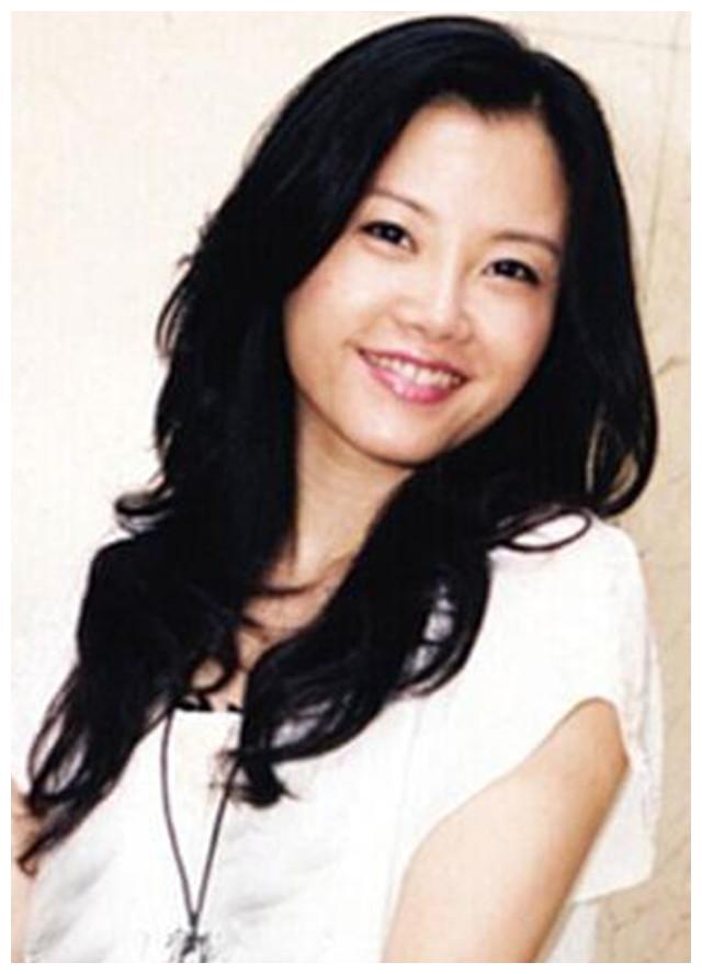 90年代实力唱将戴娆比杨钰莹还红却在事业巅峰退圈嫁才子