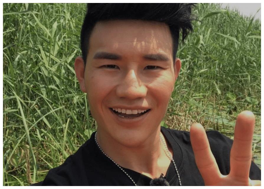 嘎子哥扮演的关羽,自我感觉很良好,却被吐槽是"最丑的关羽"
