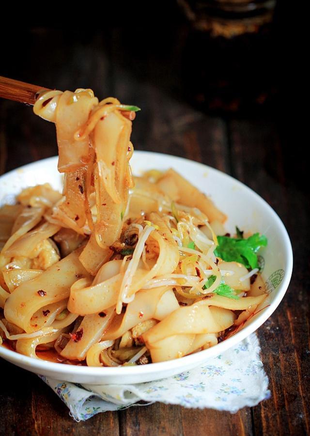 妈妈教我在家手工自制的陕西凉皮,好吃卫生,一口气吃2盘不是事|凉皮|