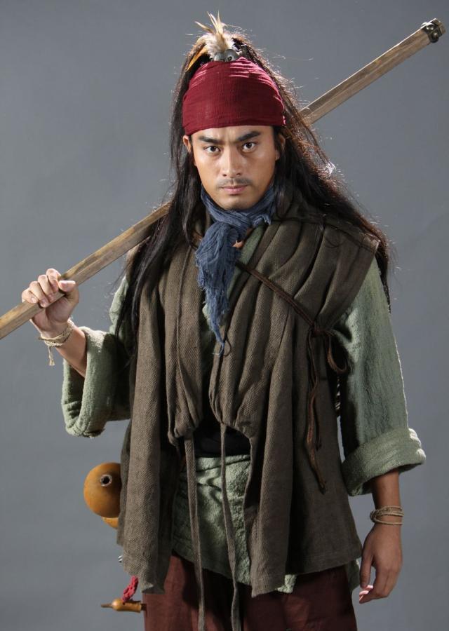 张青,孙二娘就让武松扮成头陀,去二龙山找鲁智深,杨志.