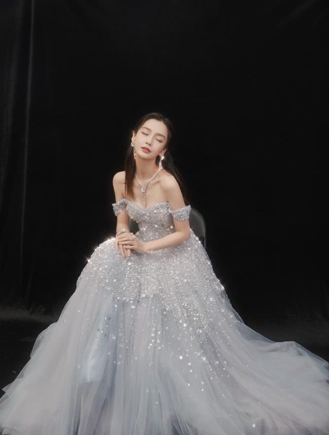 杨颖活动礼服造型大赏银色抹胸裙仙气十足黑色长摆裙霸道冷艳