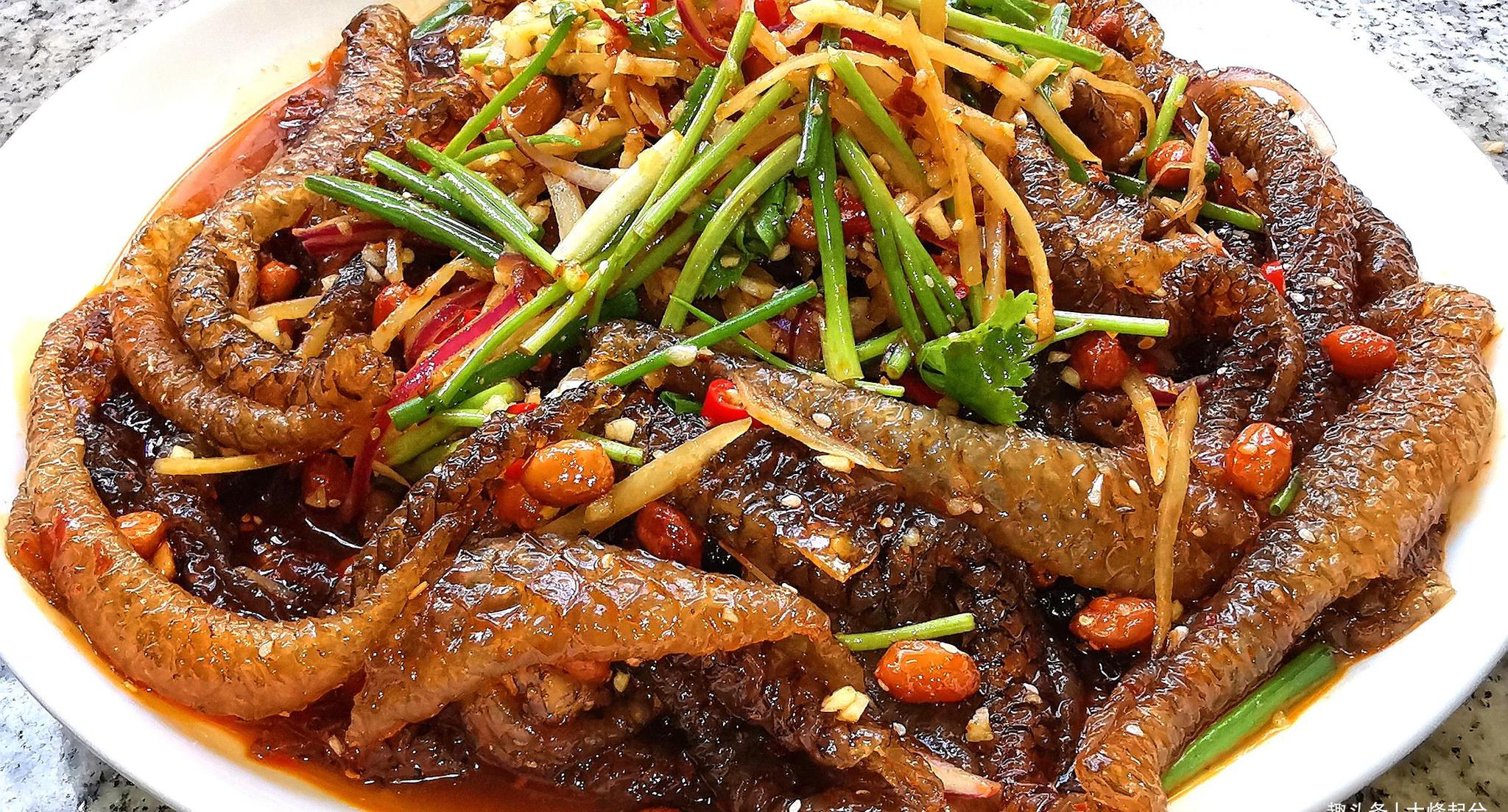 凉拌脆鱼皮大厨分享做法多加1步鱼皮不腥脆爽好吃