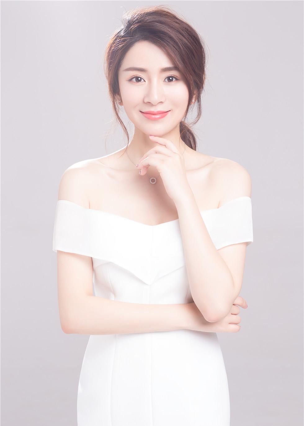 刘庭羽:端庄秀丽,妩媚动人