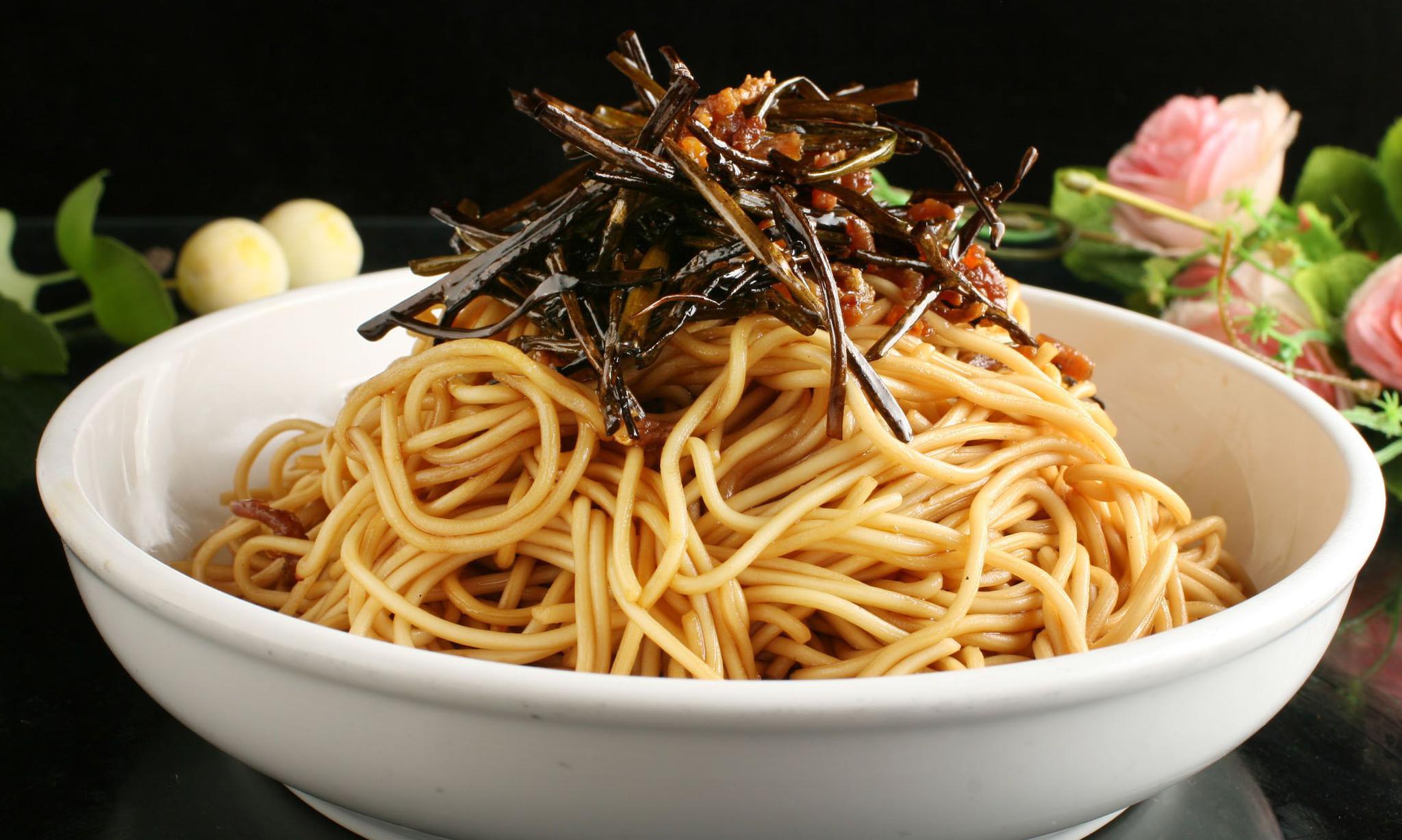 走进上海,品尝上海特色美食小吃,感受上海滩的饮食文化!