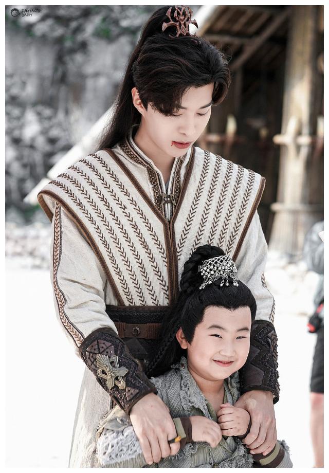 烈哥你的锁骨过于诱人 神仙站姐分享《灵域》9p花絮照