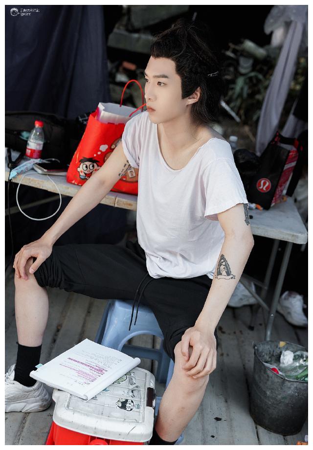 烈哥你的锁骨过于诱人 神仙站姐分享《灵域》9p花絮照