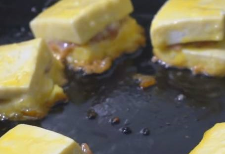 2块钱豆腐这样简单一烧,色香味俱全,成了饭店几十块一盘高端菜休闲区蓝鸢梦想 - Www.slyday.coM 2块钱豆腐这样简单一烧,色香味俱全,成了饭店几十块一盘高端菜休闲区蓝鸢梦想 - Www.slyday.coM