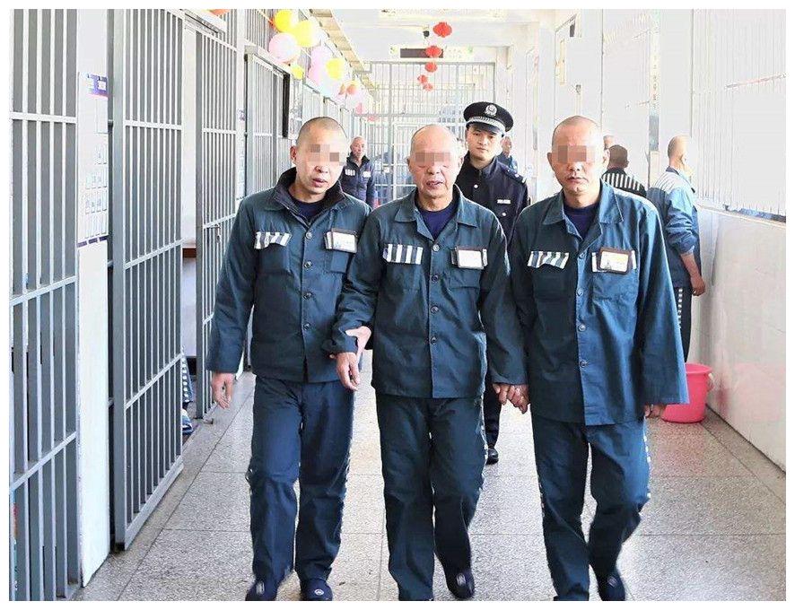 在监狱里被判无期徒刑的犯人每天在里面做什么看完很心酸