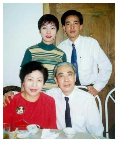 龙江颂李炳淑曾红极一时丈夫离世16年