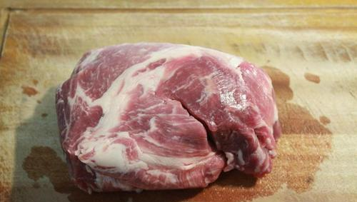 冰箱里的冻肉怎么解冻？一定不要加水浸泡，这3个技巧让它变鲜肉休闲区蓝鸢梦想 - Www.slyday.coM