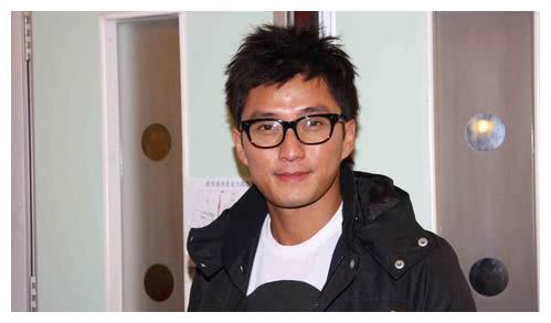 何超云诱人情史:和她背后的四个男人,阵容不输父亲