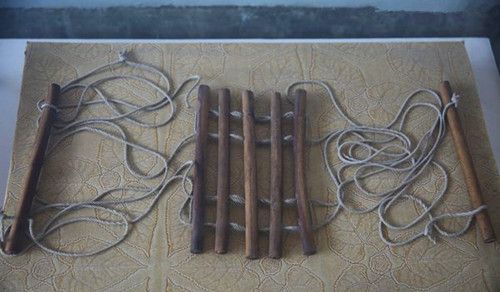 晚清时期的刑具照,用来穿指甲的竹签真粗,最后一种专门折磨女囚__财经