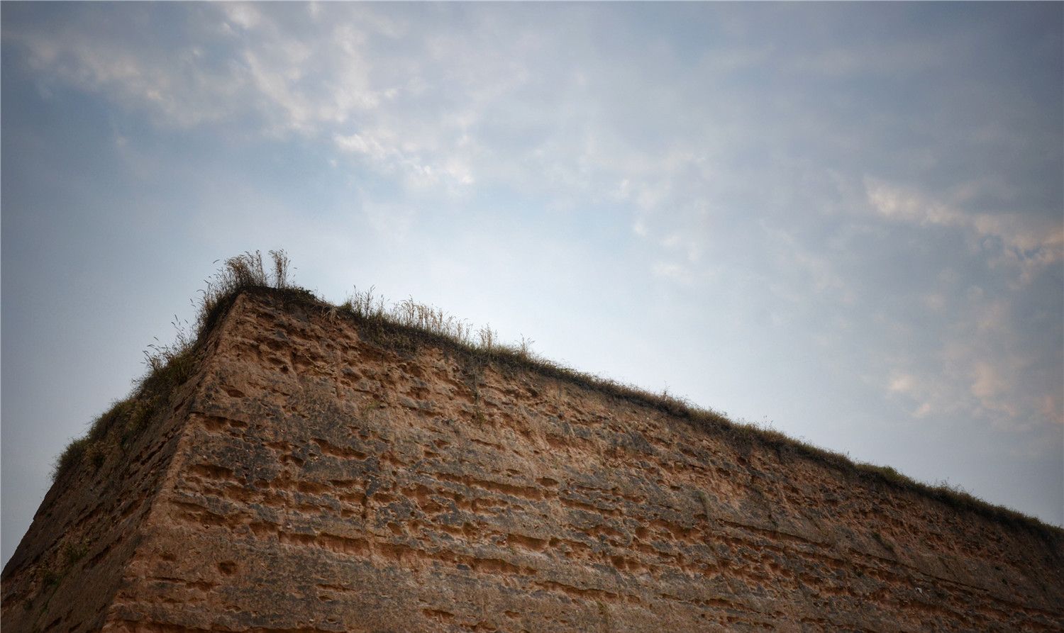 郑州这段城墙距今3500年,为市民免费开放,更是本地人晨练好去处_高清