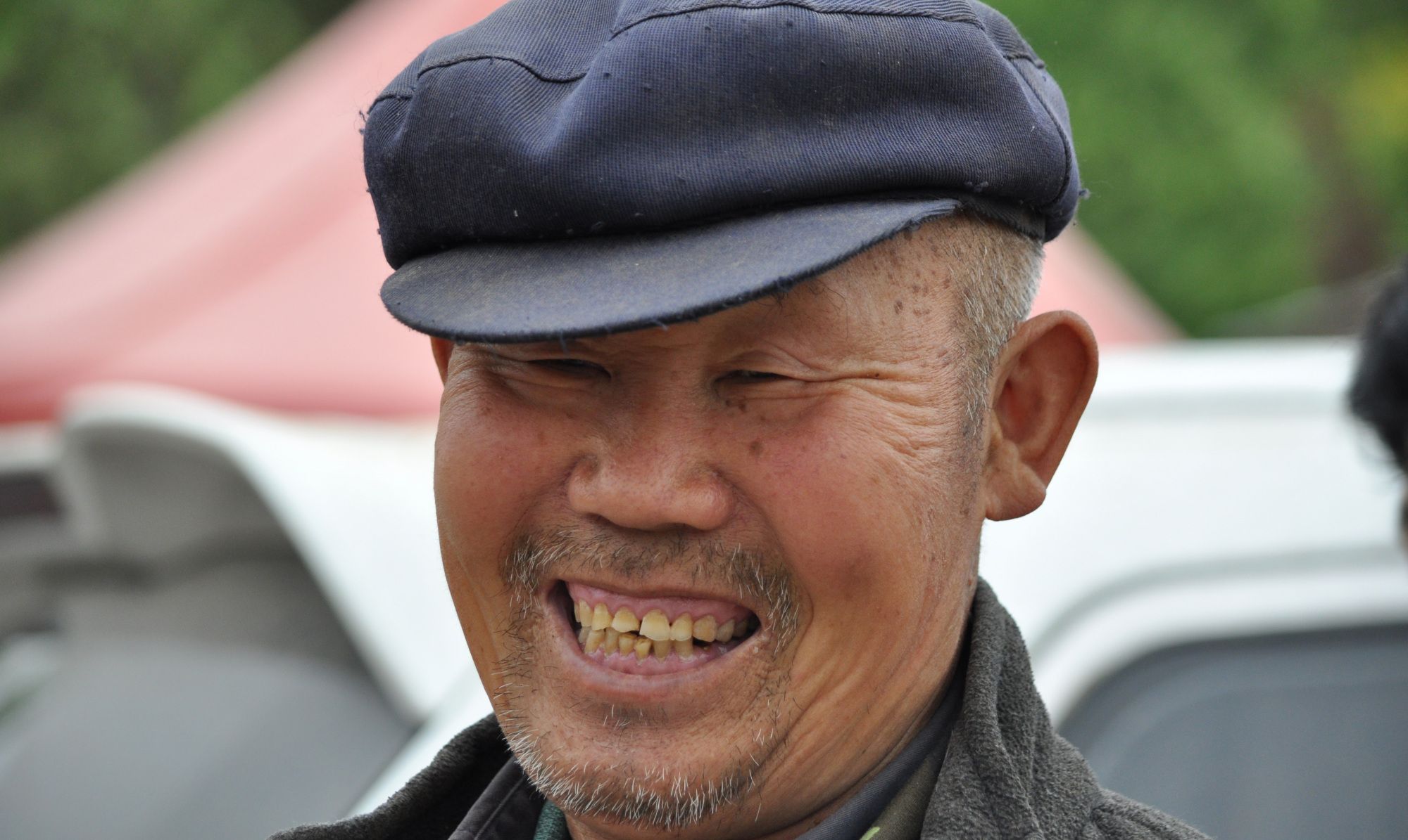 94岁老母亲做"五毒"肚兜,非遗盼传承,大爷老手艺做了几十年_高清图集