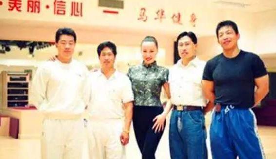 中国健美第一人马华,41岁患病英年早逝,其父五年后随她而去__财经头条