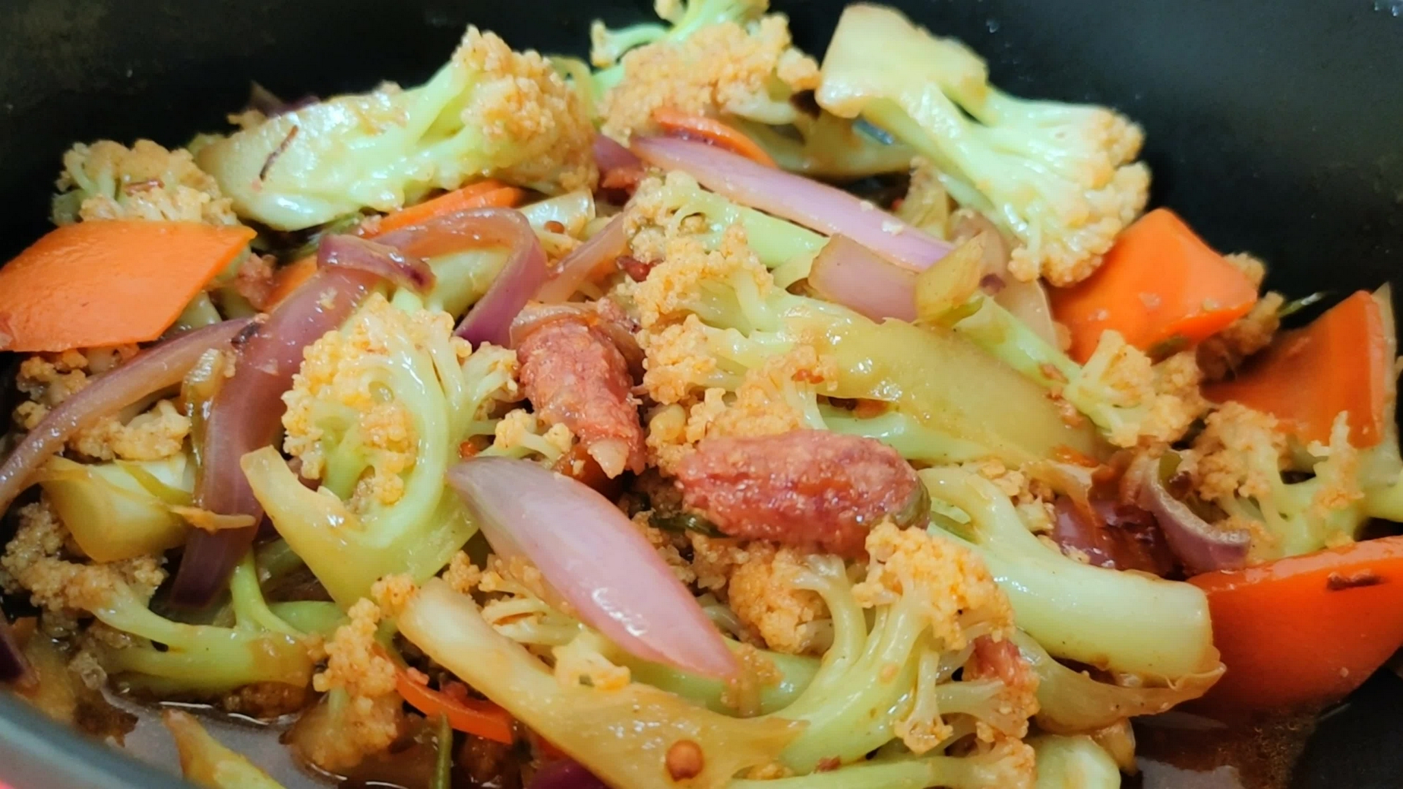 一日一餐今天做的腊肠炒菜花,好吃下饭.