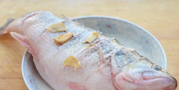 这才是鲈鱼最鲜美的吃法,做出来鲜嫩无腥味,比饭店的味道还要好休闲区蓝鸢梦想 - Www.slyday.coM 这才是鲈鱼最鲜美的吃法,做出来鲜嫩无腥味,比饭店的味道还要好休闲区蓝鸢梦想 - Www.slyday.coM