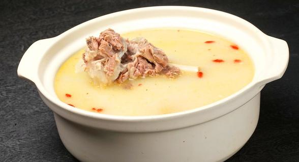 无论炖什么骨头汤，只要牢记这3点！保证汤越炖越白，肉越炖越香休闲区蓝鸢梦想 - Www.slyday.coM