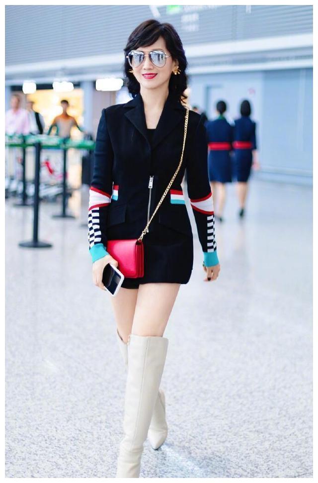 赵雅芝:我65岁穿衣够大胆,过膝靴当长袜穿,一双腿又白又嫩