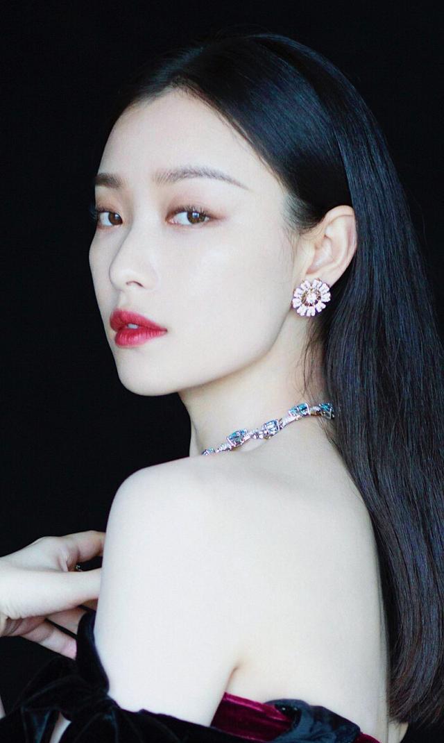 天生气质好的女人,身上这四个特征都很稀有,尤其是第二个