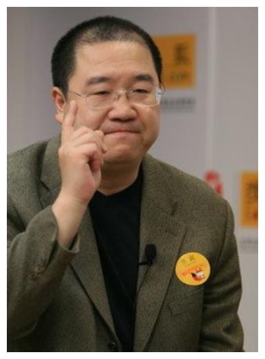 英达也迁怒,小时候巴图曾渴望过父爱,想要找爸爸陪伴自己,但英达的