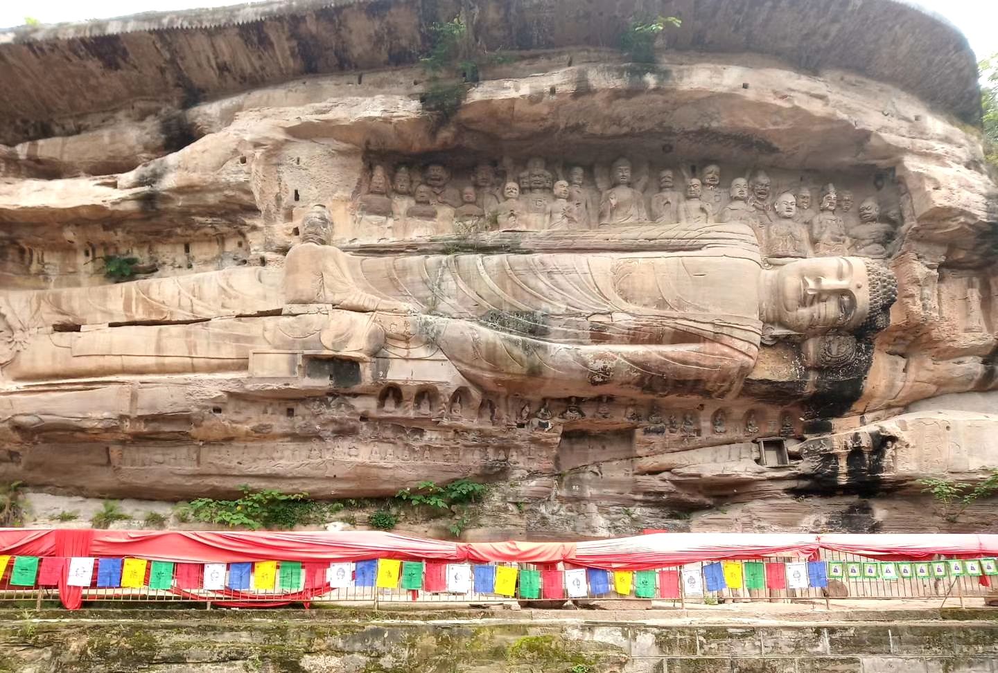 安岳卧佛:悬空而凿创下奇迹