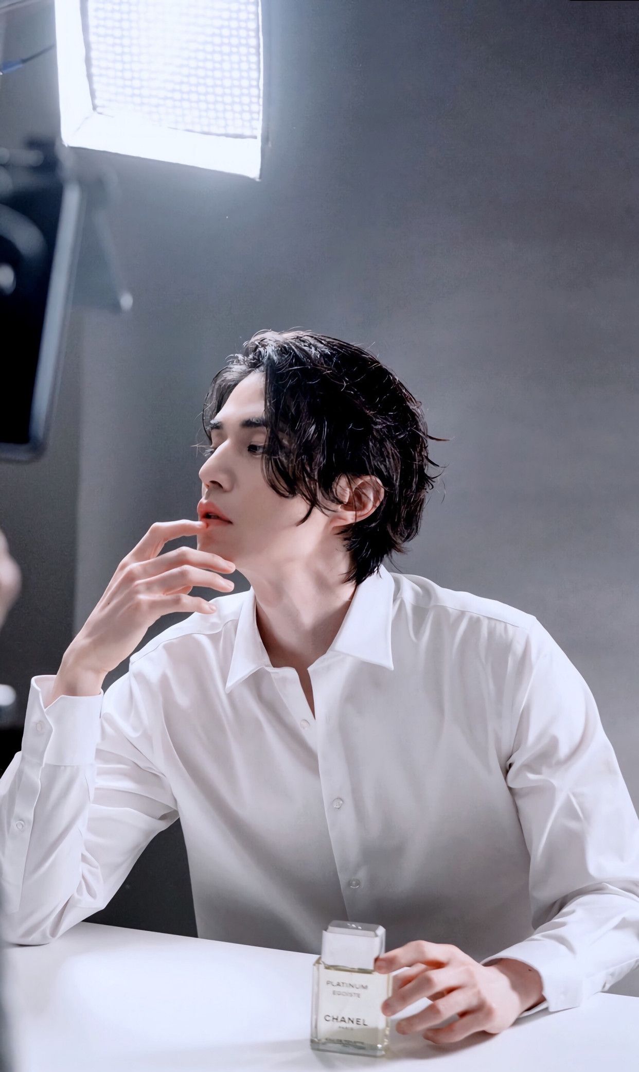 李栋旭简直就是"禁欲"的代名词,斯文败类的他其实也是个小可爱