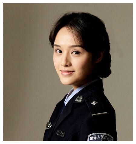 其实,饶敏莉是一名以舞蹈出身的演员.