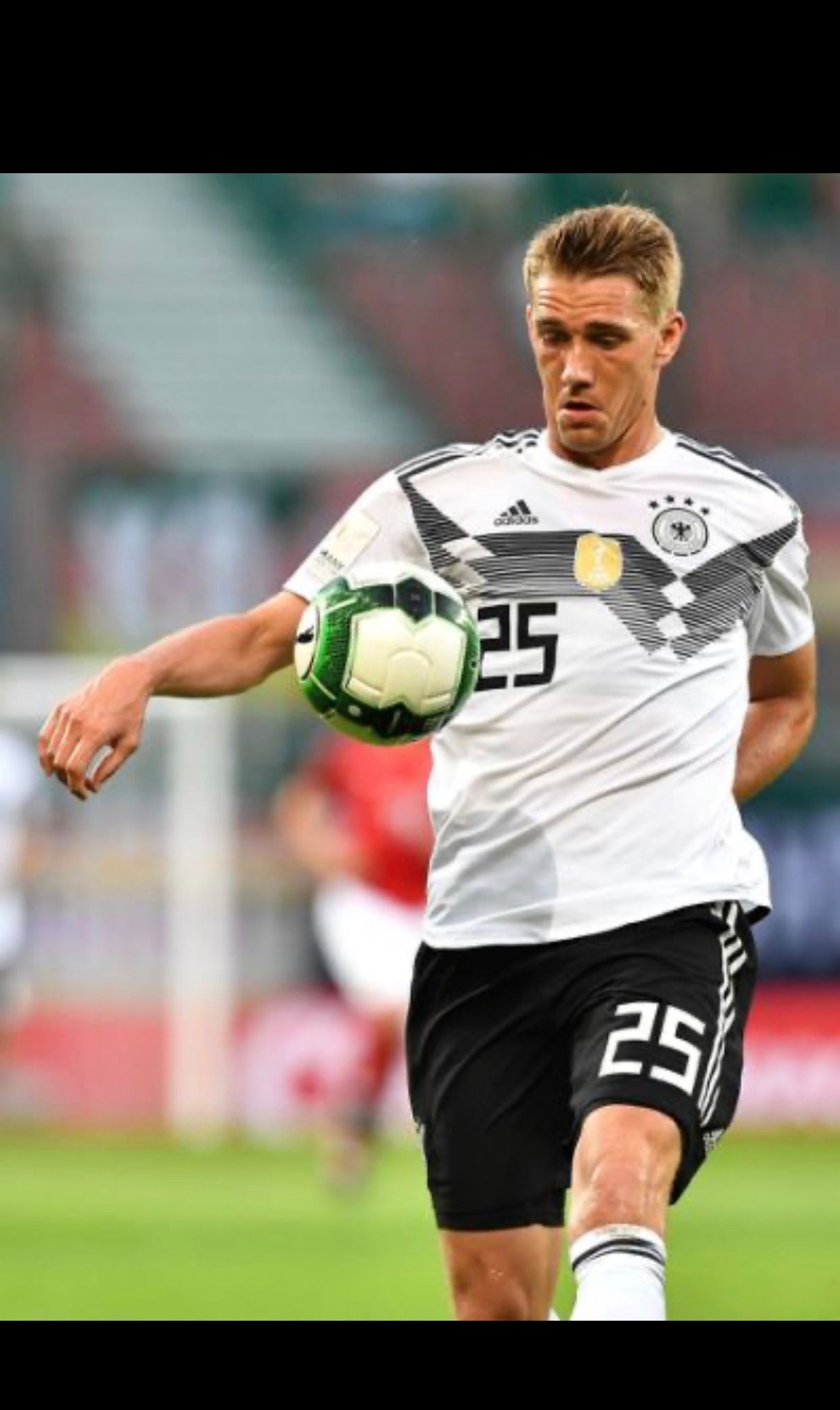 名人诞辰:德国足球运动员一一尼尔斯·彼得森