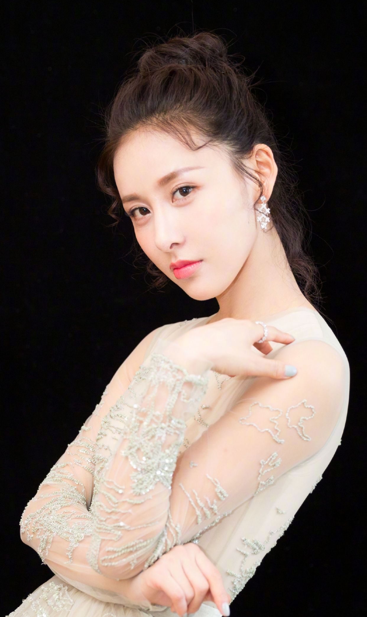 贾青精美壁纸:喝过最烈的酒,是你燃在我胸口的温柔