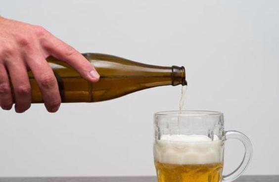 喝酒的人要注意：若你符合这4点，说明喝酒已“上瘾”，别再喝了休闲区蓝鸢梦想 - Www.slyday.coM