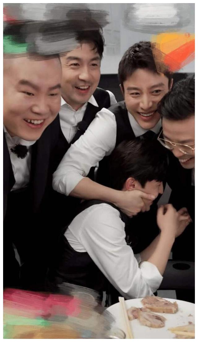 雷佳音邓伦牵手照(雷佳音相信邓伦上热搜)