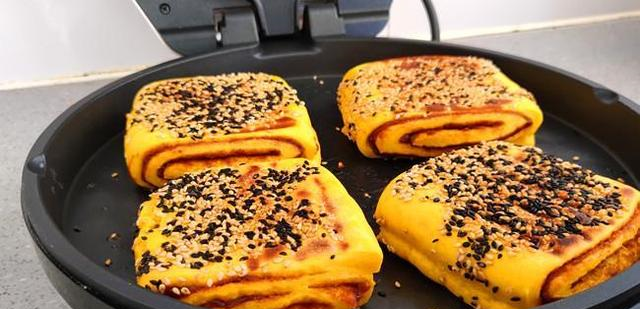胡萝卜做的千层饼外皮香酥内里香甜比面包都好吃