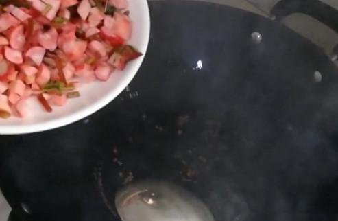 湖南人这样制作萝卜咸菜，做法简单，口味独特，比<a href=