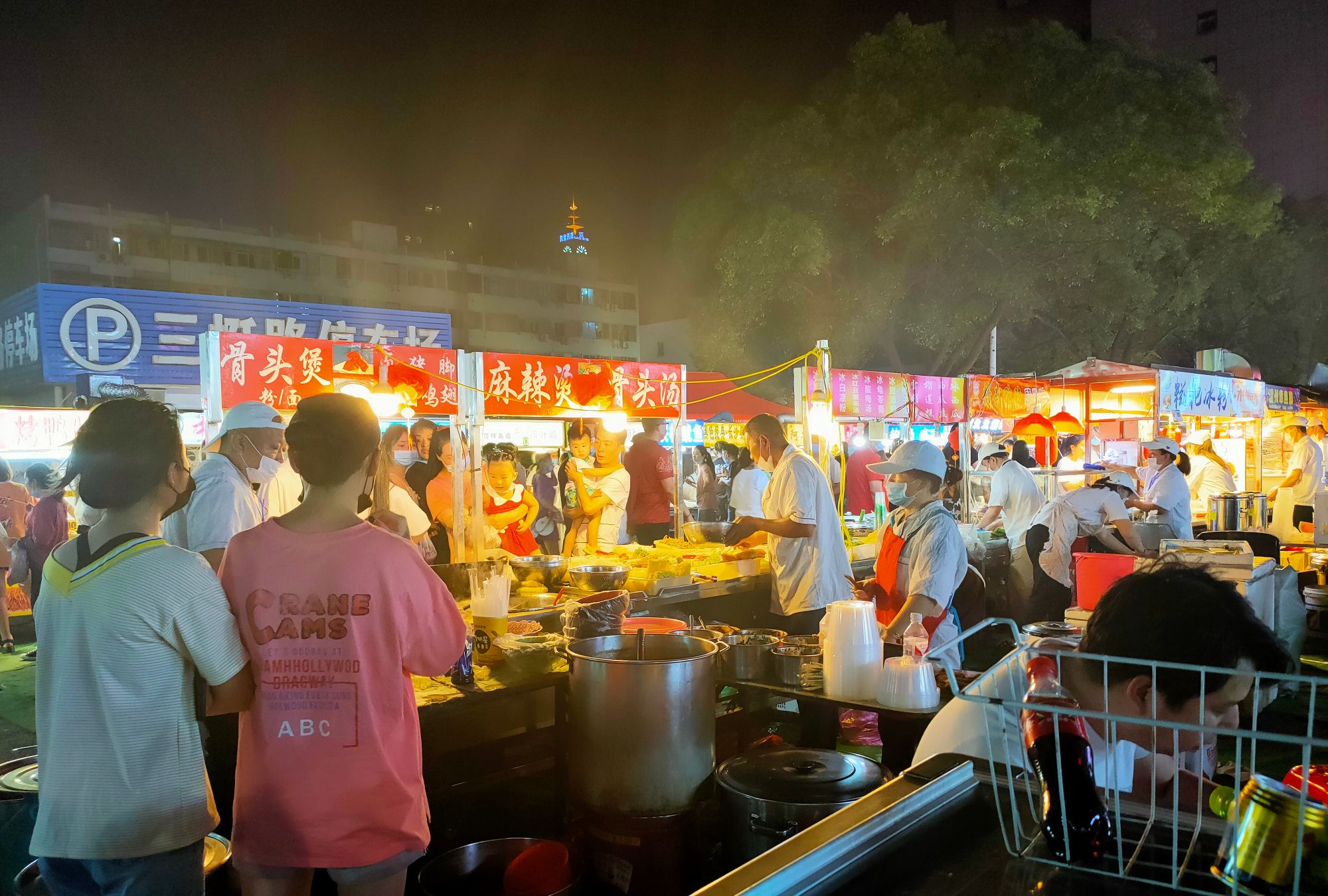 放开地摊夜市,吃喝玩乐约起,看天下寒士俱欢颜_高清图集_新浪网