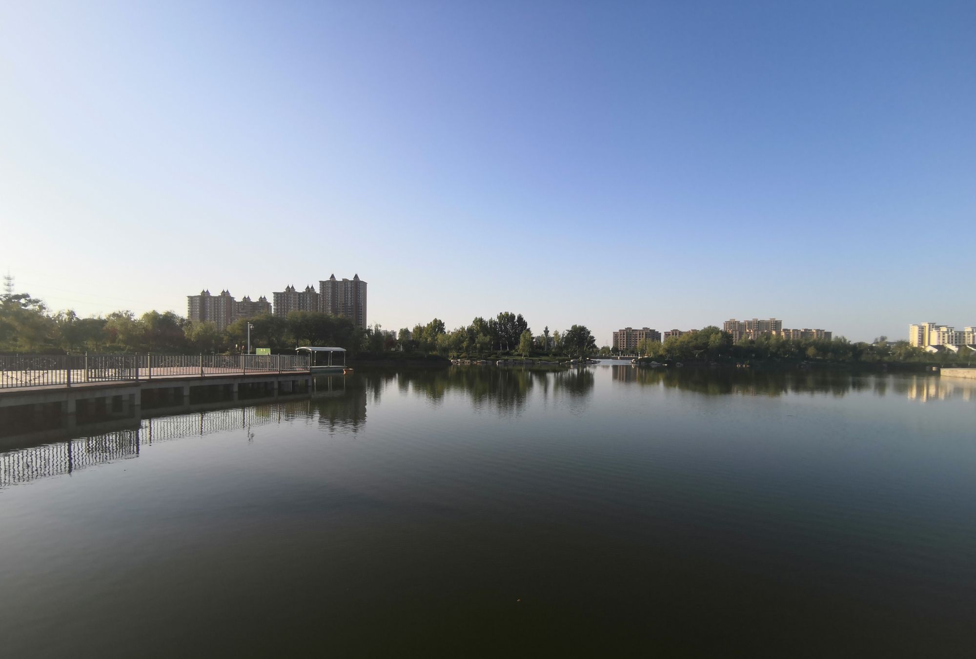 实地拍摄阳信翠岛湖白天美景