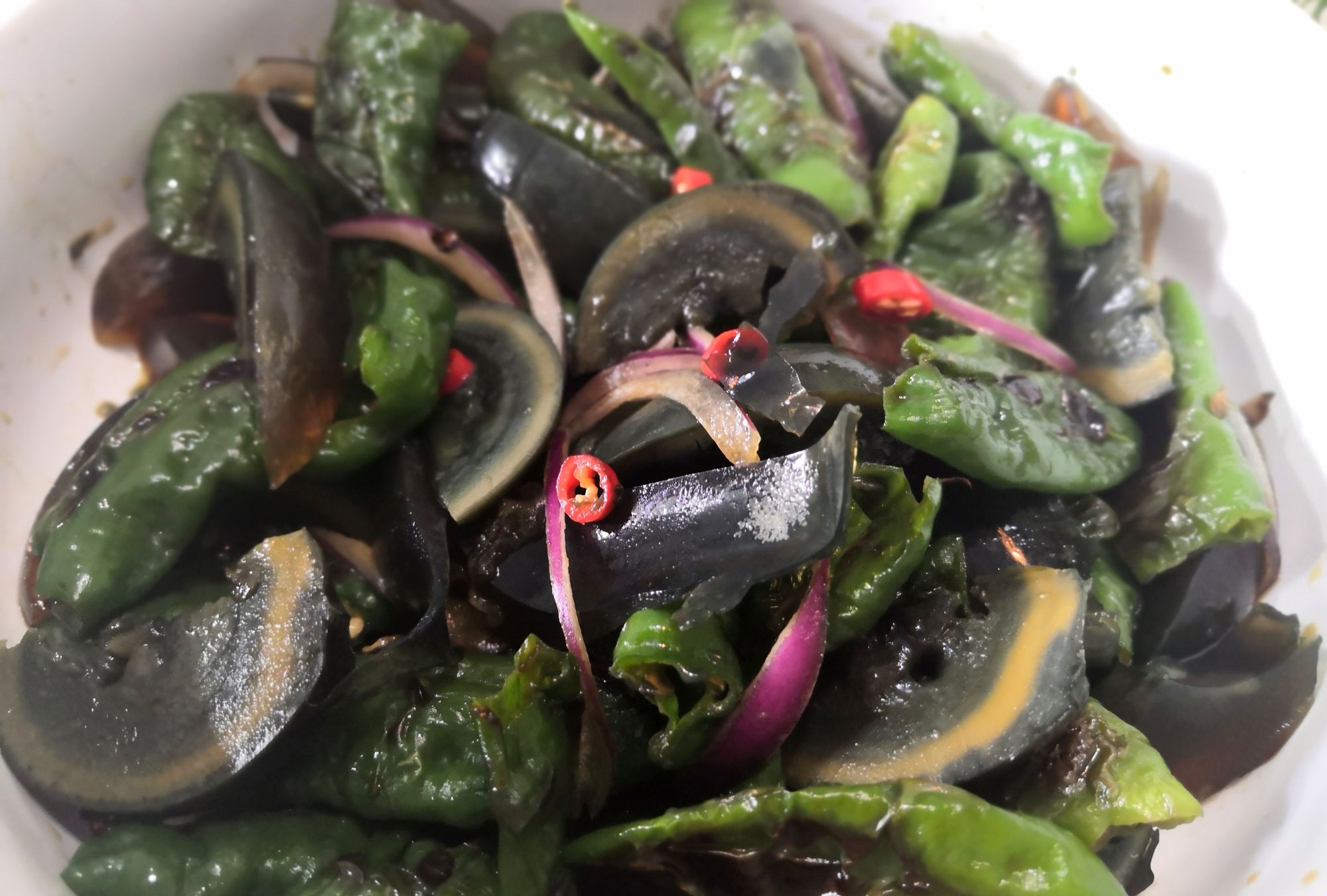 烧椒皮蛋～味道浓烈,口感独特的小菜一碟!_高清图集_新浪网