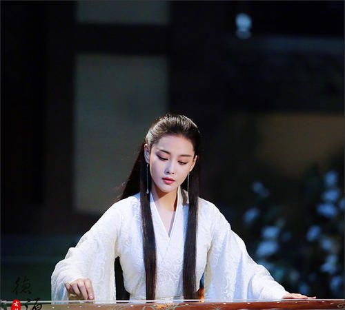 古装女星弹古筝,张馨予赵丽颖杨颖张敏,谁更能抓住你的心?