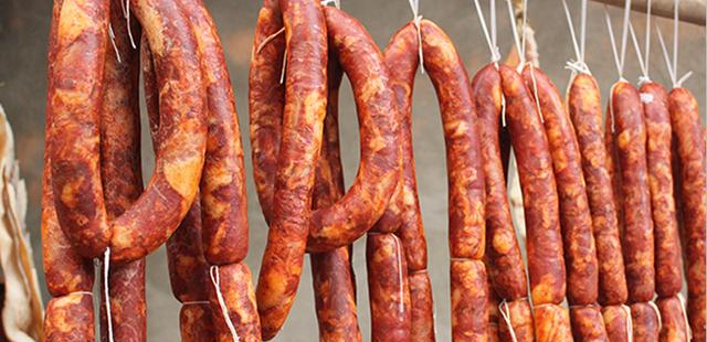 想灌香肠的要收藏四川麻辣风味老配方晒好嚼劲十足口感咸鲜